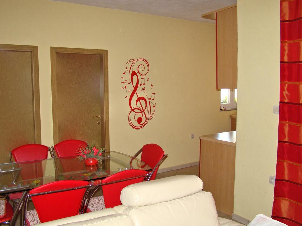 Apartments Buturic Sali Habitación foto